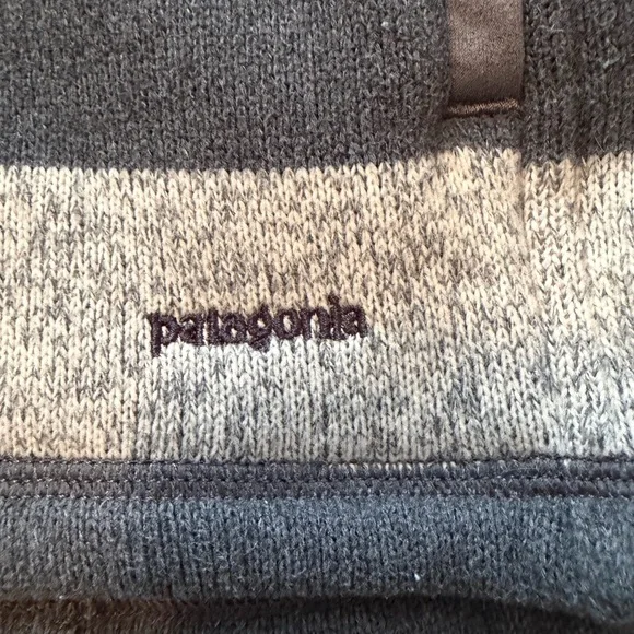 Patagonia Zip-Up 1/2 zip in dark Gray and light grey Stripes kangaroo pocket - Picture 5 of 16